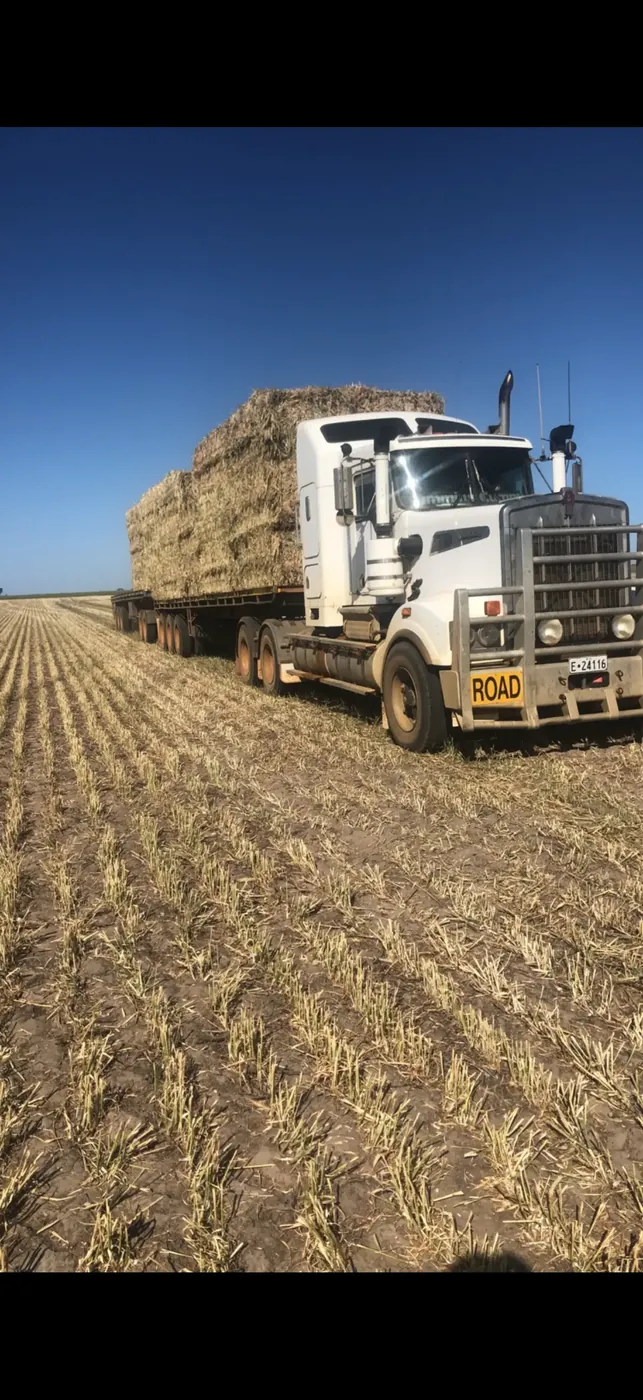 Kenworth truck hauling hay bales, tuned by Southern Diesel Tuning